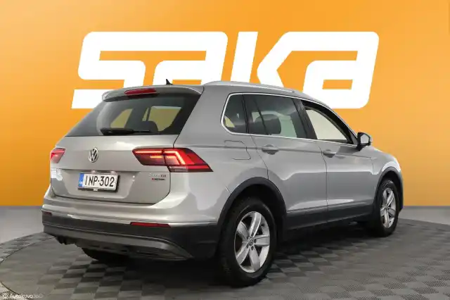 Harmaa Maastoauto, Volkswagen Tiguan – INP-302