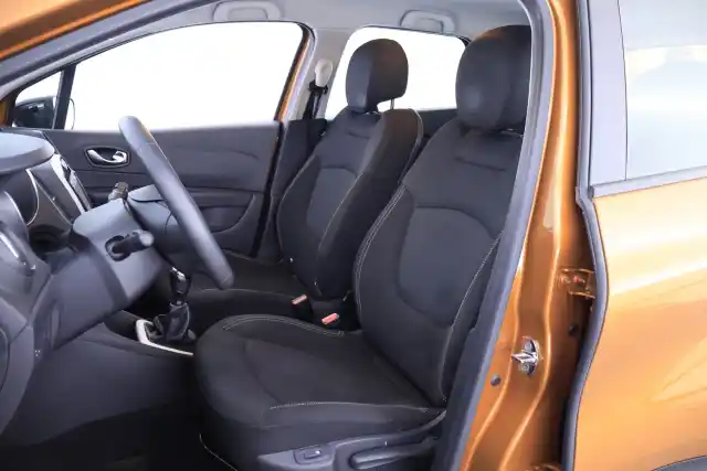 Oranssi Viistoperä, Renault Captur – INS-378