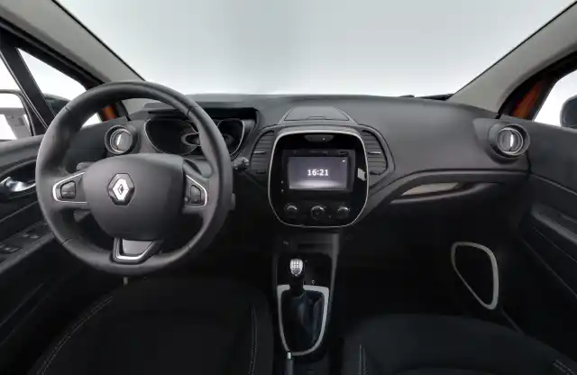 Oranssi Viistoperä, Renault Captur – INS-378