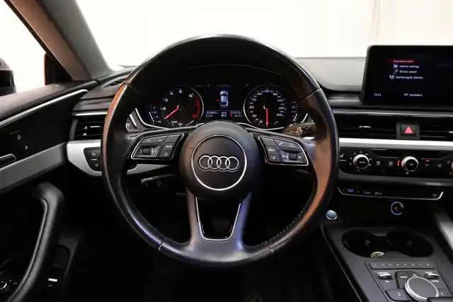 Musta Viistoperä, Audi A5 – INS-696