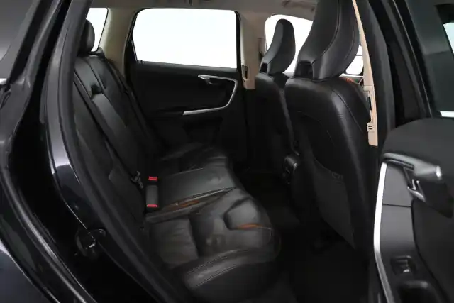 Musta Maastoauto, Volvo XC60 – INS-893