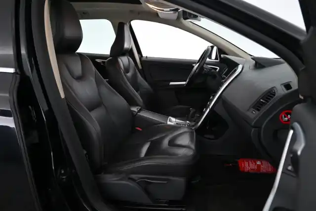 Musta Maastoauto, Volvo XC60 – INS-893