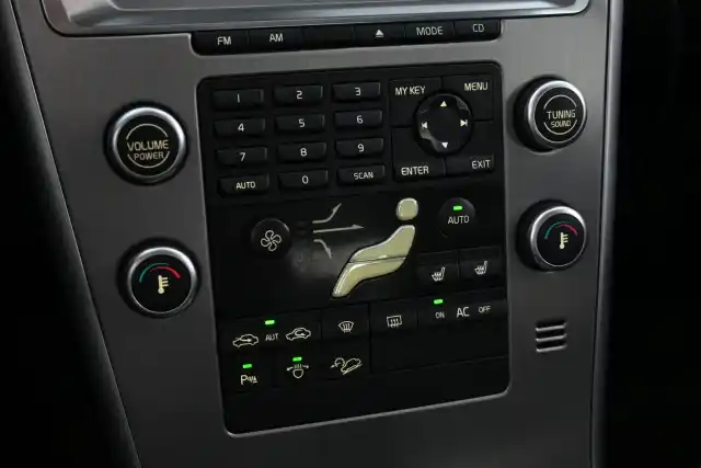 Musta Maastoauto, Volvo XC60 – INS-893