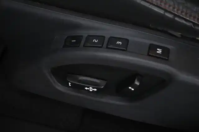 Musta Maastoauto, Volvo XC60 – INS-893
