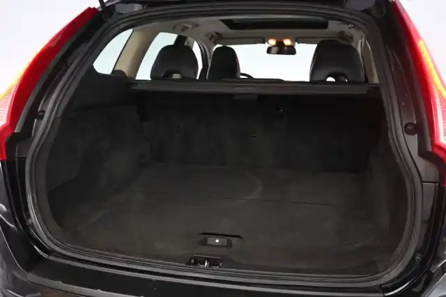 Musta Maastoauto, Volvo XC60 – INS-893