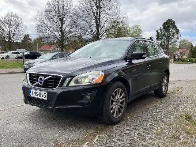 Musta Maastoauto, Volvo XC60 – INS-893