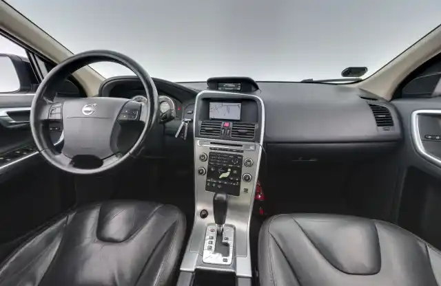 Musta Maastoauto, Volvo XC60 – INS-893