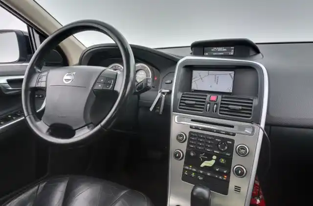 Musta Maastoauto, Volvo XC60 – INS-893