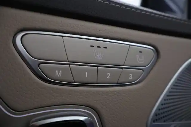 Sininen Sedan, Mercedes-Benz S – INT-464