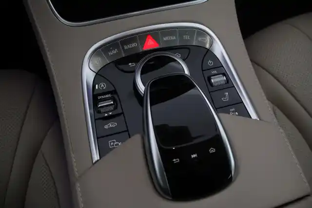 Sininen Sedan, Mercedes-Benz S – INT-464