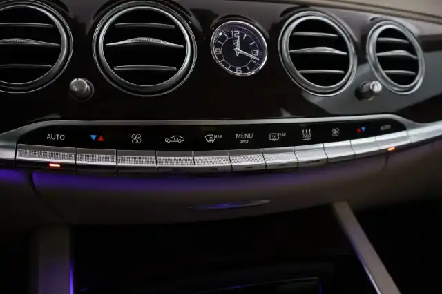 Sininen Sedan, Mercedes-Benz S – INT-464