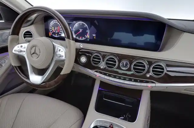 Sininen Sedan, Mercedes-Benz S – INT-464