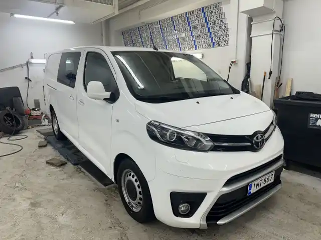 Valkoinen Pakettiauto, Toyota Proace – INT-867