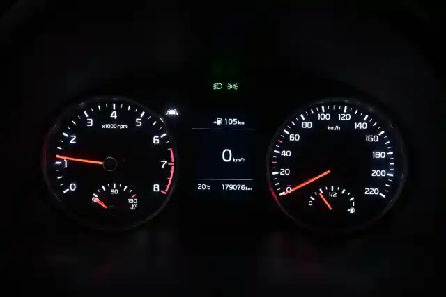 Musta Viistoperä, Kia Rio – INU-315