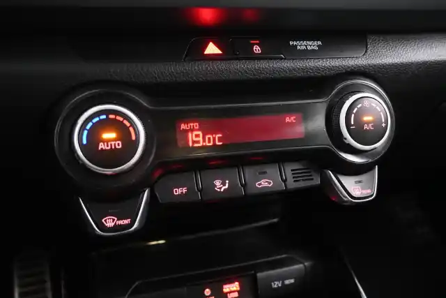 Musta Viistoperä, Kia Rio – INU-315