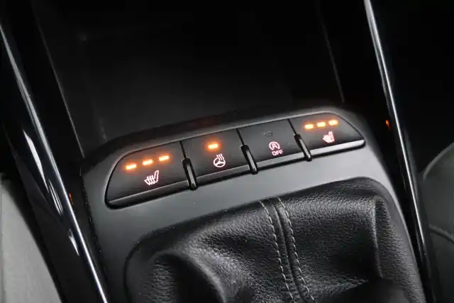 Musta Viistoperä, Kia Rio – INU-315