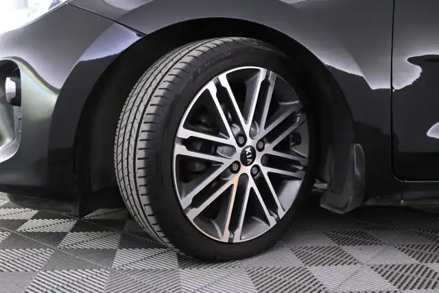 Musta Viistoperä, Kia Rio – INU-315