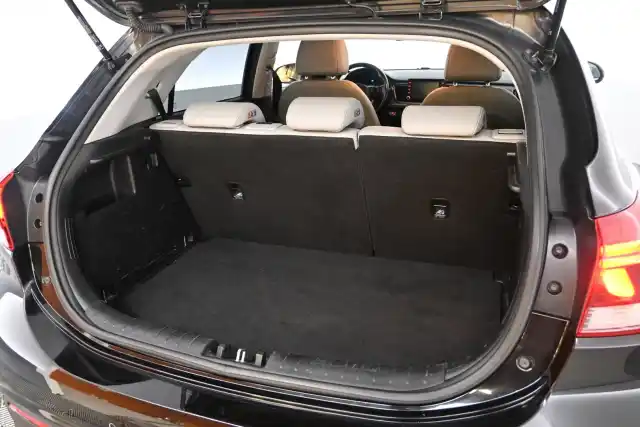 Musta Viistoperä, Kia Rio – INU-315