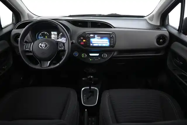 Punainen Viistoperä, Toyota Yaris – INU-543
