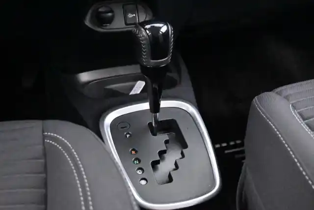 Punainen Viistoperä, Toyota Yaris – INU-543