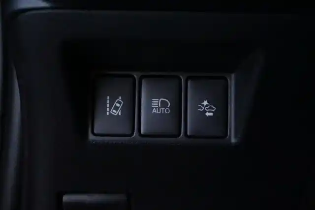 Punainen Viistoperä, Toyota Yaris – INU-543