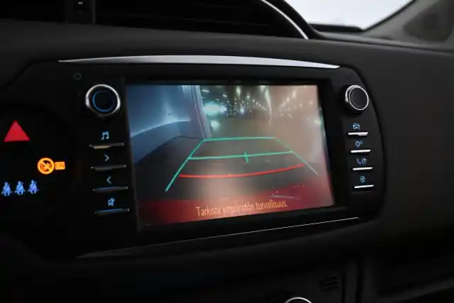 Punainen Viistoperä, Toyota Yaris – INU-543