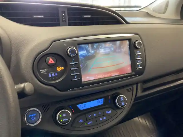 Punainen Viistoperä, Toyota Yaris – INU-543