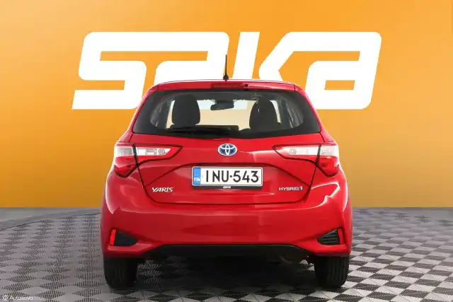 Punainen Viistoperä, Toyota Yaris – INU-543