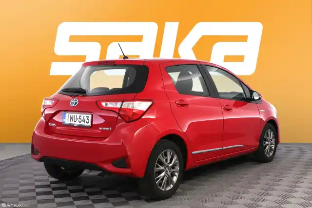 Punainen Viistoperä, Toyota Yaris – INU-543
