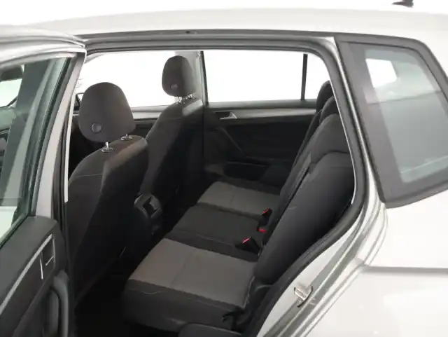 Harmaa Tila-auto, Volkswagen Golf Sportsvan – INU-806