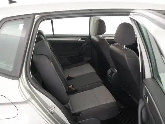 Harmaa Tila-auto, Volkswagen Golf Sportsvan – INU-806