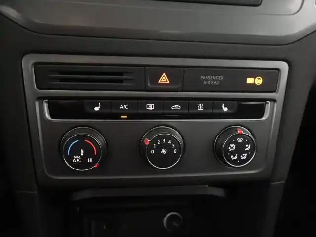 Harmaa Tila-auto, Volkswagen Golf Sportsvan – INU-806