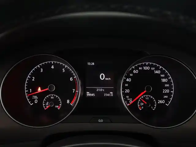 Harmaa Tila-auto, Volkswagen Golf Sportsvan – INU-806