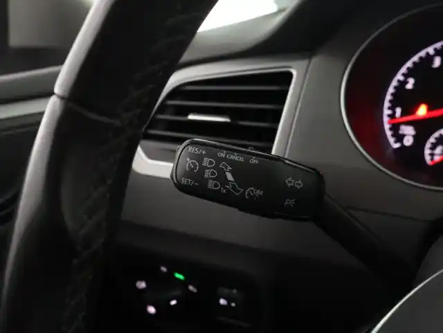Harmaa Tila-auto, Volkswagen Golf Sportsvan – INU-806