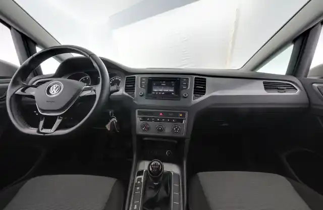 Harmaa Tila-auto, Volkswagen Golf Sportsvan – INU-806