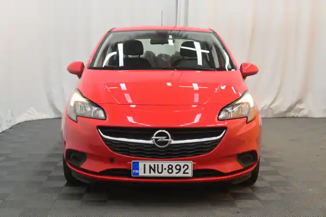 Punainen Viistoperä, Opel Corsa – INU-892