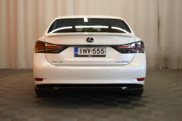 Valkoinen Sedan, Lexus GS – INV-555
