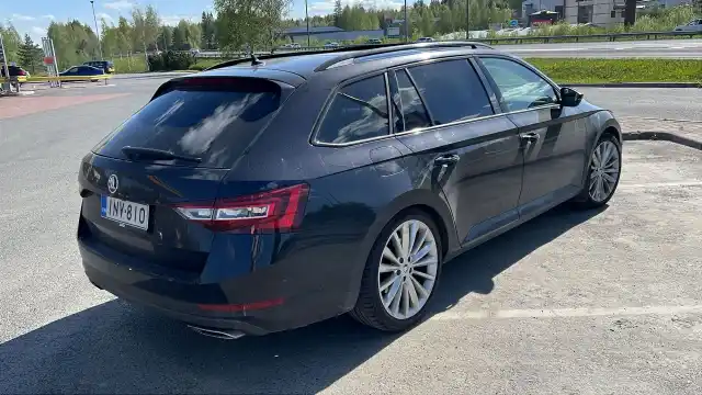 Musta Farmari, Skoda Superb – INV-810