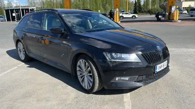 Musta Farmari, Skoda Superb – INV-810