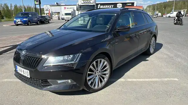 Musta Farmari, Skoda Superb – INV-810