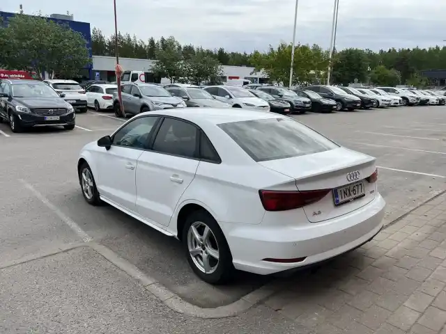 Valkoinen Sedan, Audi A3 – INX-677