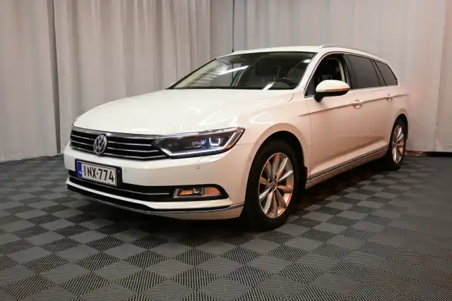 Valkoinen Farmari, Volkswagen Passat – INX-774