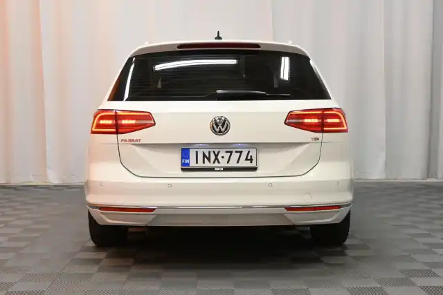 Valkoinen Farmari, Volkswagen Passat – INX-774