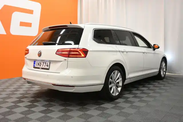 Valkoinen Farmari, Volkswagen Passat – INX-774