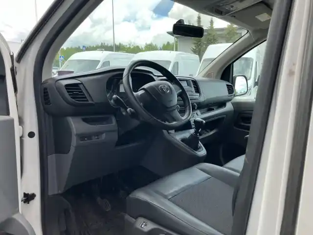 Valkoinen Pakettiauto, Toyota Proace – IOB-300