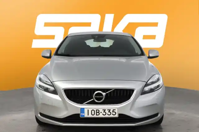 Harmaa Viistoperä, Volvo V40 – IOB-335