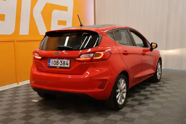 Punainen Viistoperä, Ford Fiesta – IOB-384
