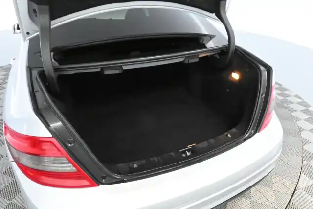 Hopea Sedan, Mercedes-Benz C – IOC-648