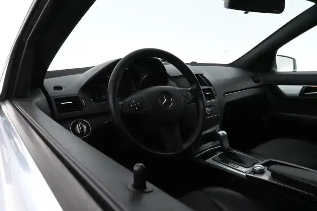 Hopea Sedan, Mercedes-Benz C – IOC-648