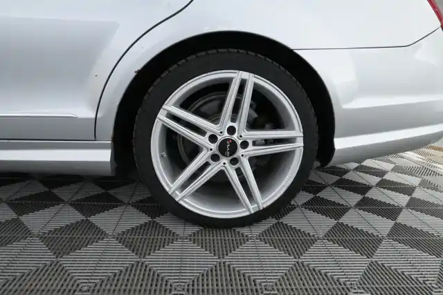 Hopea Sedan, Mercedes-Benz C – IOC-648